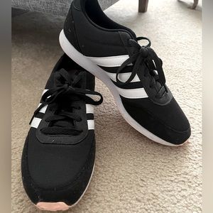 Ladies Adidas V Racer 2.0 running shoe size 9.5